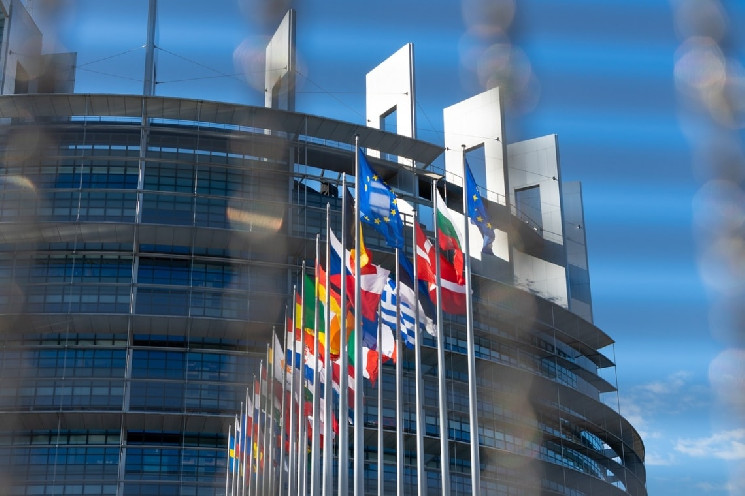 The regulation of cryptoassets: USA and EU compared