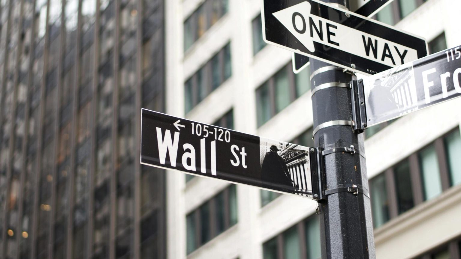 Bullish (BLSH), Coinbase (COIN), Circle (CRCL) slide as SEC delay weighs on tokenization trade